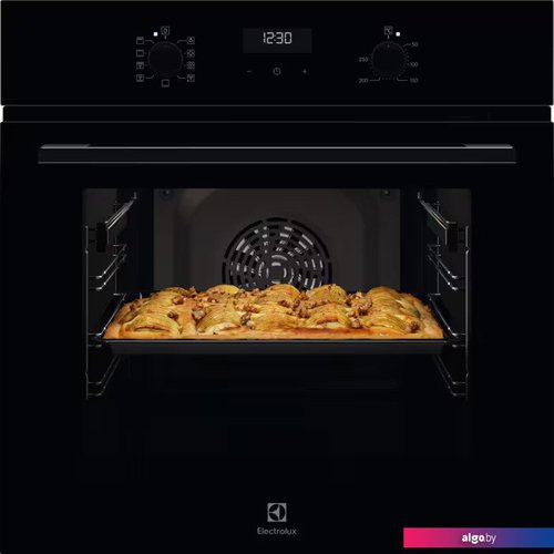 

Электрический духовой шкаф Electrolux SteamBake PRO 600 KODEC70BZ